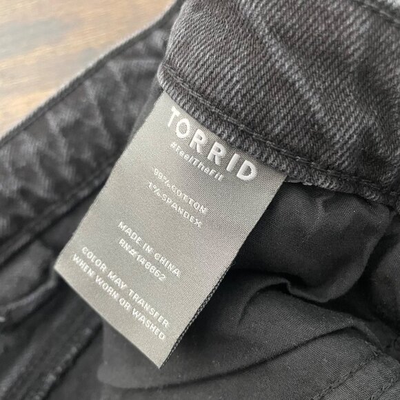 Torrid Black Denim Crop Boyfriend Jean Plus Size 24‎ - Picture 6 of 6